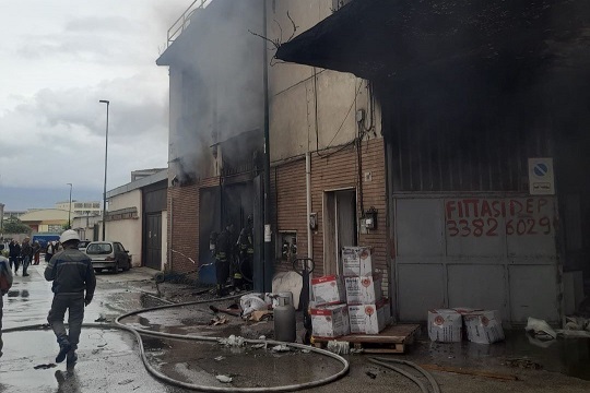 Monitoraggio inquinanti atmosferici per l’incendio nei pressi di Via Gianturco a Napoli