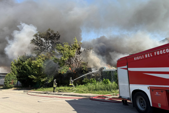 Incendio ad Airola (Bn), in corso intervento Arpa Campania