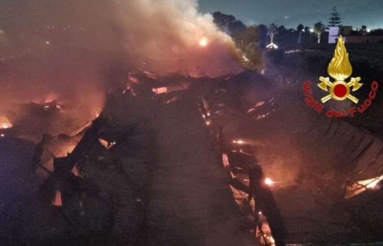 Incendio ad Angri del 21 giugno. Disponibili i risultati del monitoraggio diossine