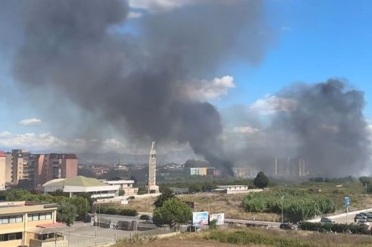 Incendio Giugliano del 15 settembre, in corso monitoraggio diossine disperse in aria