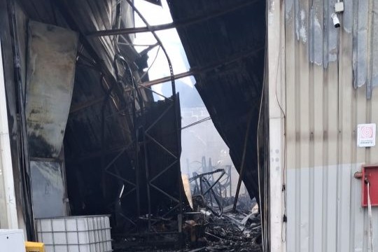 Incendio via Nuova delle Brecce a Napoli, in corso monitoraggio diossine
